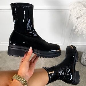 SIMMI Candace Black Patent Ankle Boots